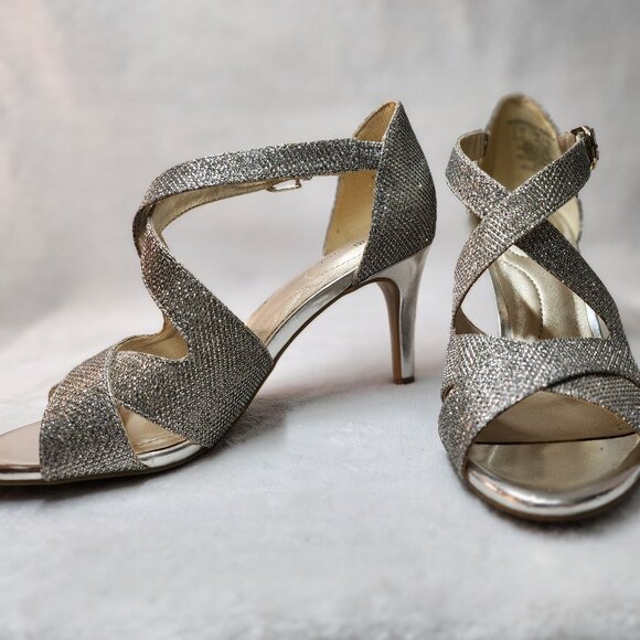 *New Low Price!* Silver Bandolino Jerogoa 2 Heeled Sandals - Picture 3 of 13